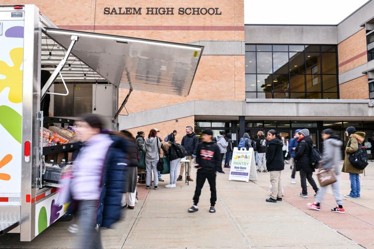 Pantry partnership helps feed, clothe Salem students | Salem News